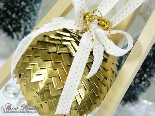 Photo corners DIY Christmas bauble ornament