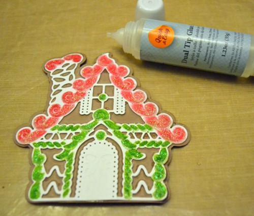 MargieHiguchi GingerbreadHouseShapedCard Step08