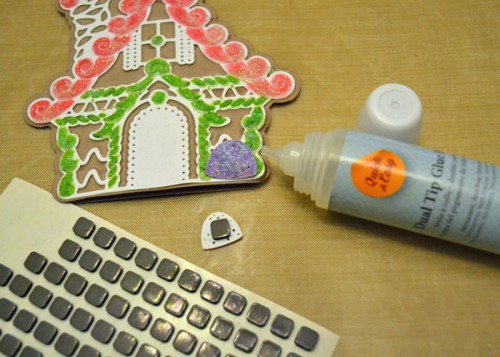 MargieHiguchi GingerbreadHouseShapedCard Step09