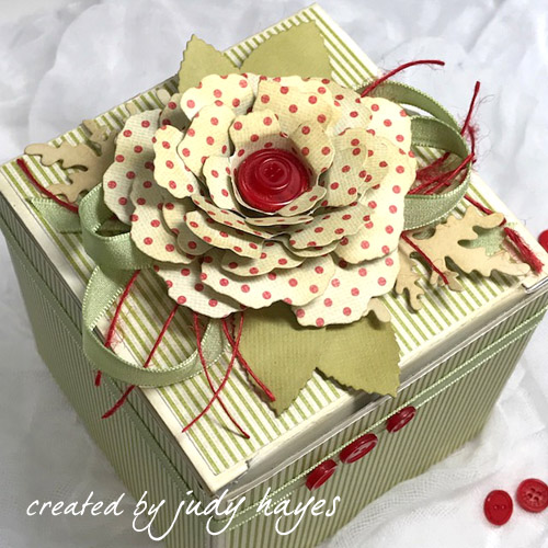 judyhayes_PolkaDotFlowerGiftBox_Main1