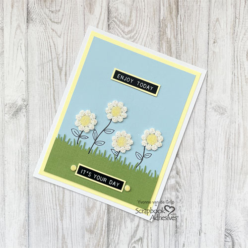 Glittered Daisy Card by Yvonne van de Grijp for Scrapbook Adhesives by 3L 