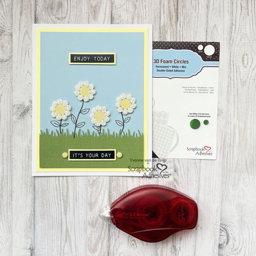 Glittered Daisy Card by Yvonne van de Grijp for Scrapbook Adhesives by 3L 